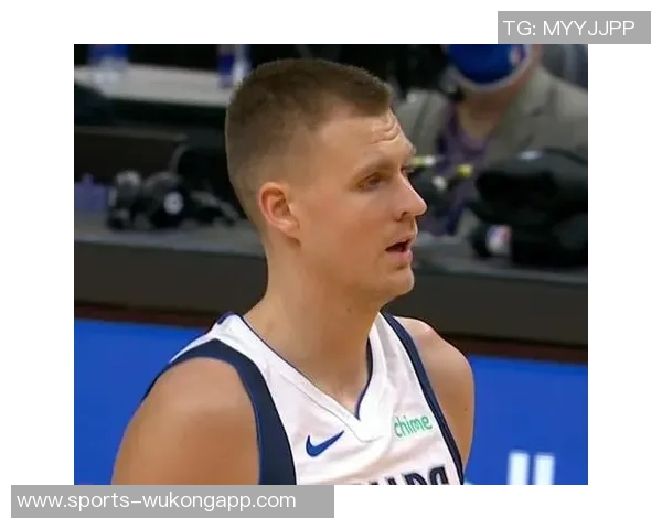 琼斯盛赞卢克肖表现自信从容攻防两端游刃有余状态回暖 琼斯盛赞卢克肖表现自信从容攻防两端游刃有余状态回暖