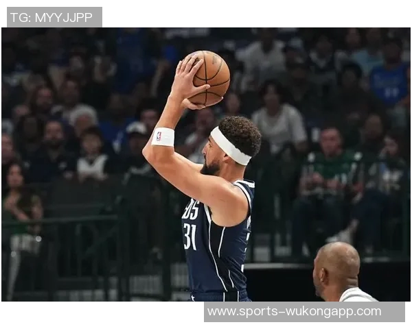 克莱半场表现平平仅得5分状态不佳引发球迷关注