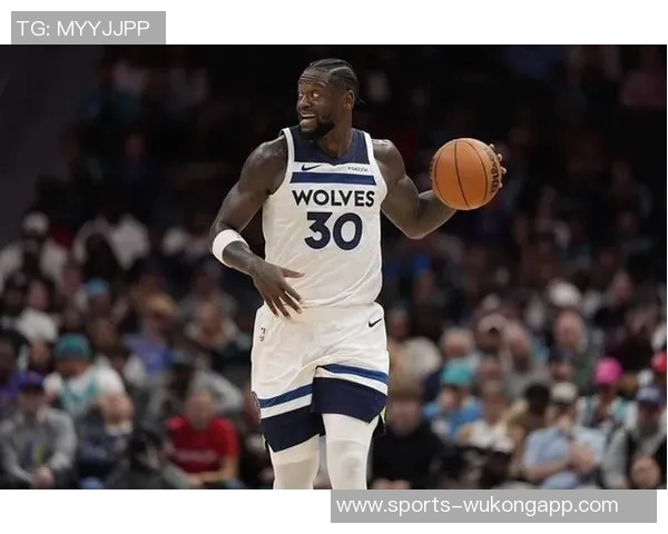 兰德尔半场表现抢眼9中5砍下15分9篮板10助攻接近三双成球队关键力量