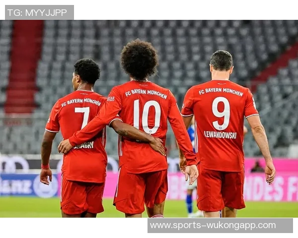 穆勒携家人共度假期现场观赛拜仁男篮圣诞前夕盛况