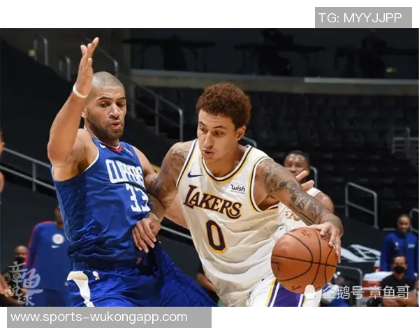 巴图姆发球踩线引争议帕金斯怒斥这球太愚蠢像业余篮球