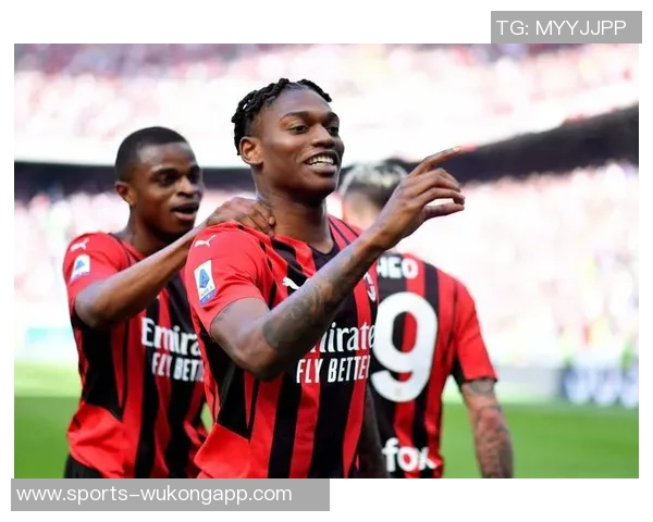 米兰与莱奥续约谈判初步接触引发球迷关注与期待