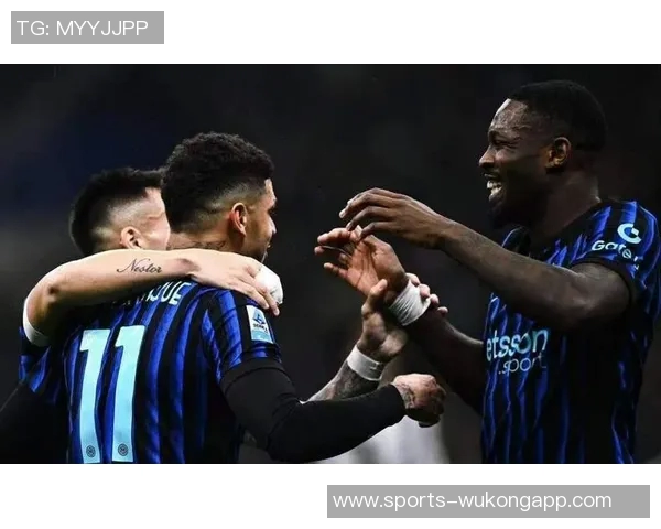 泽林斯基第90分钟远射绝杀庆祝照向妻子示爱赢得国家德比荣耀